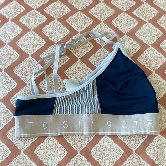 H&M size medium sports bra without pads - Picture 5 of 9